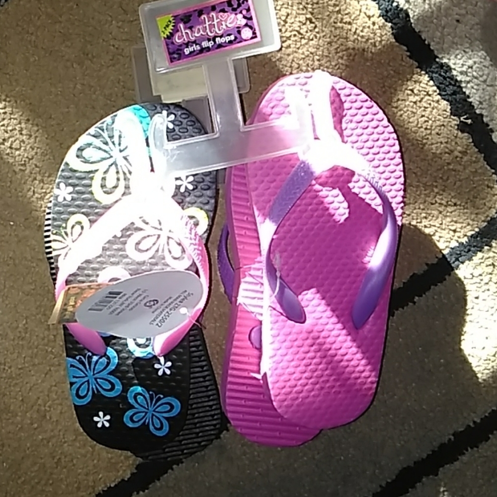 7 sets of 2 pairs of sandals on each hanger